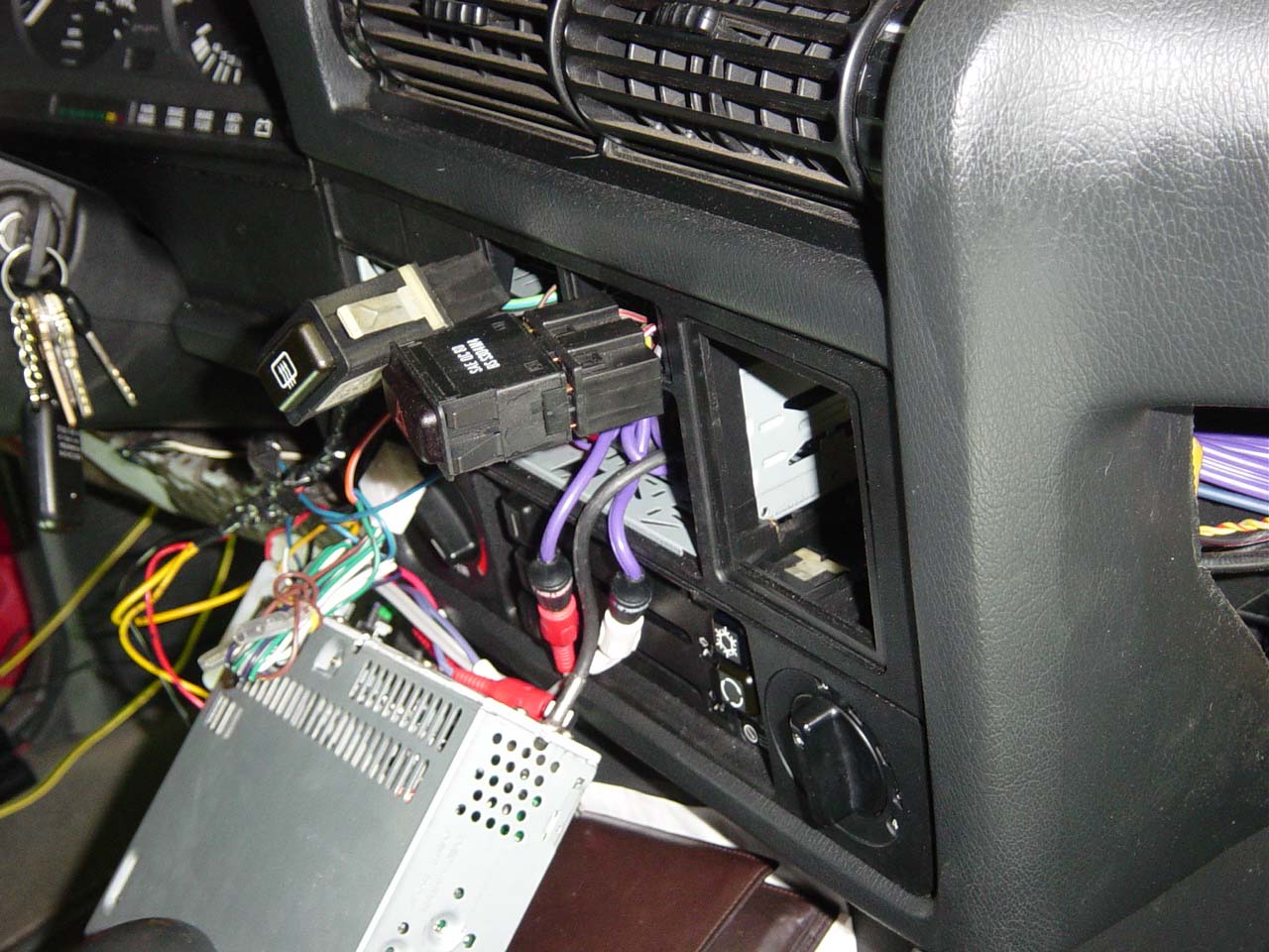 Bmw E30 Radio Wiring Diagram from zoso.no-ip.org